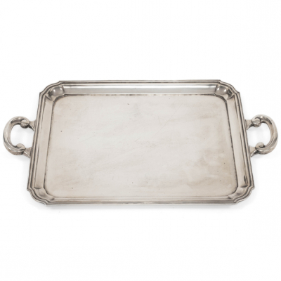 Bandeja de perfil mixtilíneo en plata española y punzonada del siglo XX.