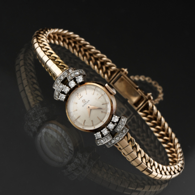 Omega - Reloj Joya en oro amarillo de 18 kt con orla de brillantes.