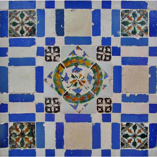 Importante y rara composici&oacute;n cer&aacute;mica pintada geom&eacute;trica y floral morisca del siglo XVI.