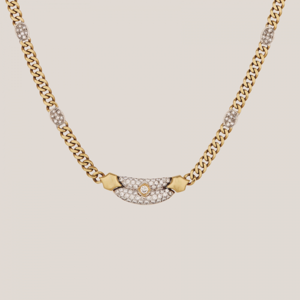 Gargantilla de cadena barbada en oro bicolor con centro y &oacute;valos de diamantes tallas brillante y 8/8.
