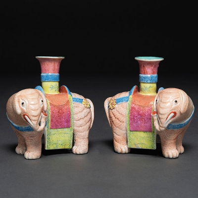 Pareja de candeleros en forma de elefante en porcelana de Compañía de Indias, Siglo XIX