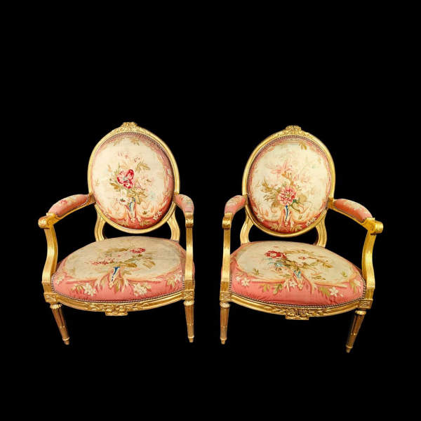 Importantes sillas francesas del siglo XVIII firmadas por Claude Chevigny, circa 1775-80. 