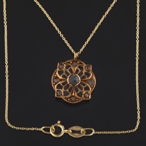 Cadena en oro amarillo de 18kt con colgante circular isabelino.