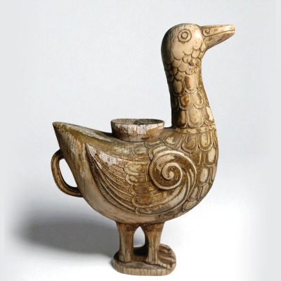 Lavapinceles escult&oacute;rico (Bǐ xǐ diāos&ugrave;) en forma de pato en marfil, China, dinast&iacute;a Song (960&ndash;1279 d.C.). 