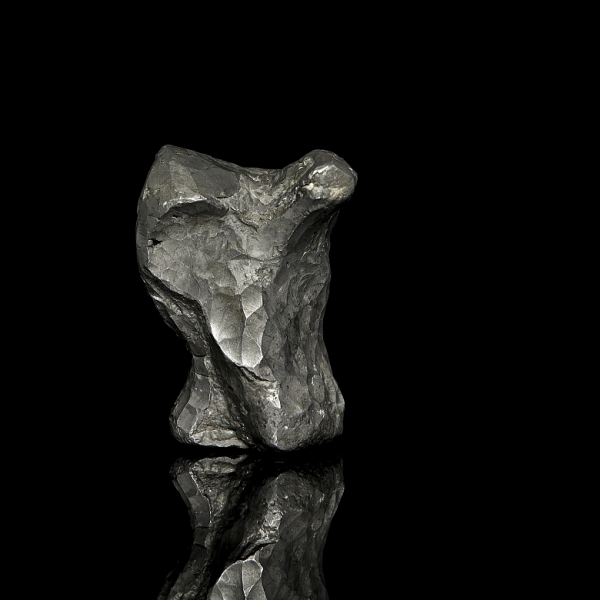 Artur Balder (1984) &quot;Nibelung&quot;, 2003.  Escultura forjada y martillada a mano 