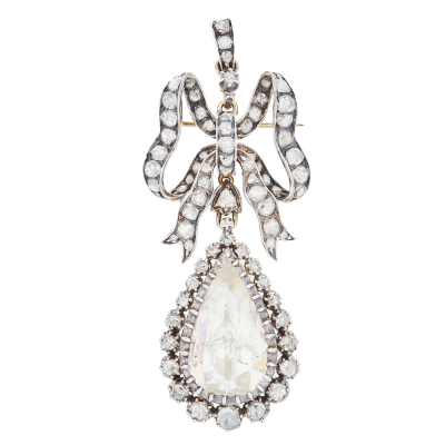 Colgante-broche estilo isabelino en plata y plata dorada con lazo rematado por lágrima de diamantes tallas rosa holandesa y perilla.
