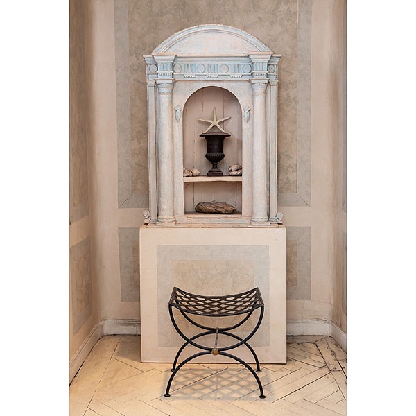 Templete neoclásico de madera policromada