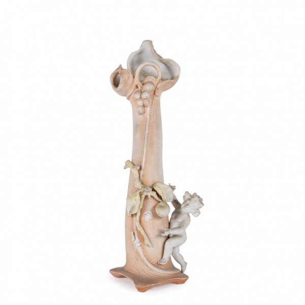 Florero Art Nouveau C. 1900, posiblemente alemán, en biscuit esmaltado. 