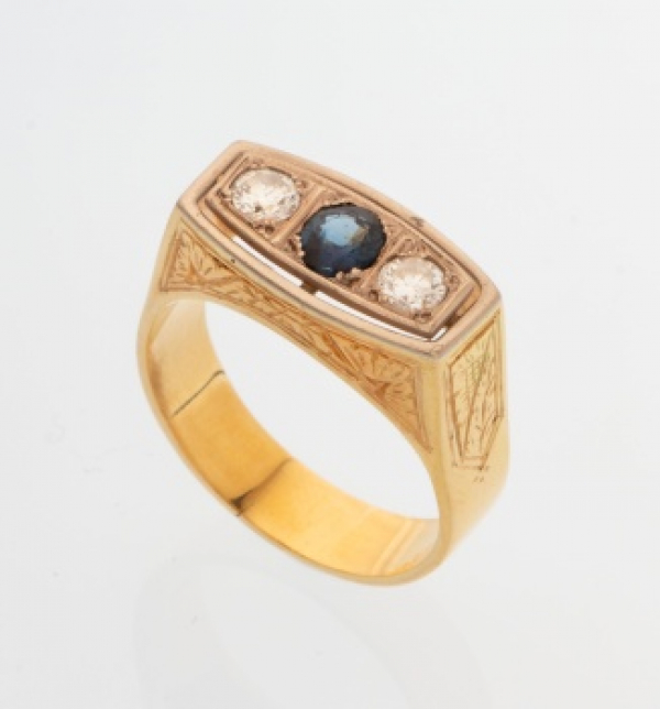 Sortija en oro amarillo y oro blanco antigua con zafiro azul 