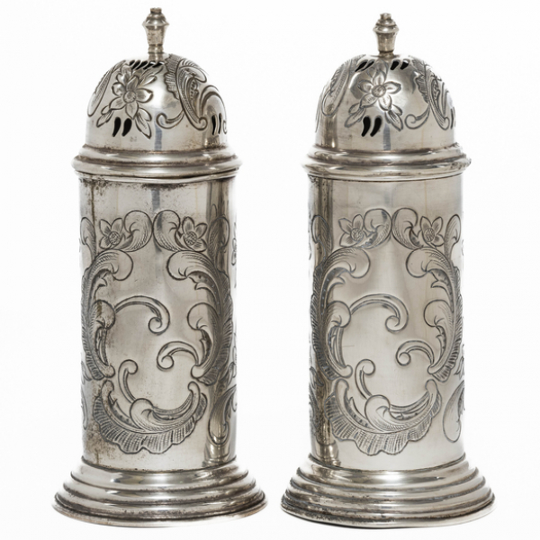 Pareja de saleros en plata española y punzonada del siglo XX.