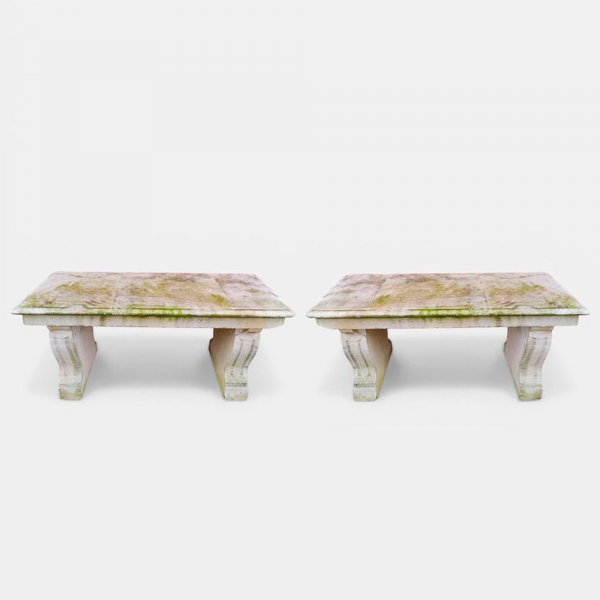 Pareja de bancos en piedra labrada, Francia, siglo XX.