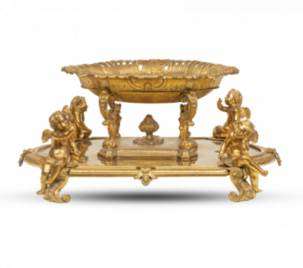Centro de mesa Napoleón III de bronce dorado, con "putti" a la manera de Henry Picard. Trabajo francés, último cuarto del S. XIX.
