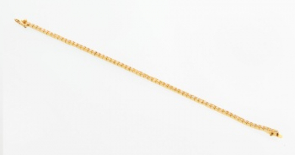 Pulsera riviere en oro amarillo con diamantes talla brillante con un peso total de 2,40 cts. aprox.
