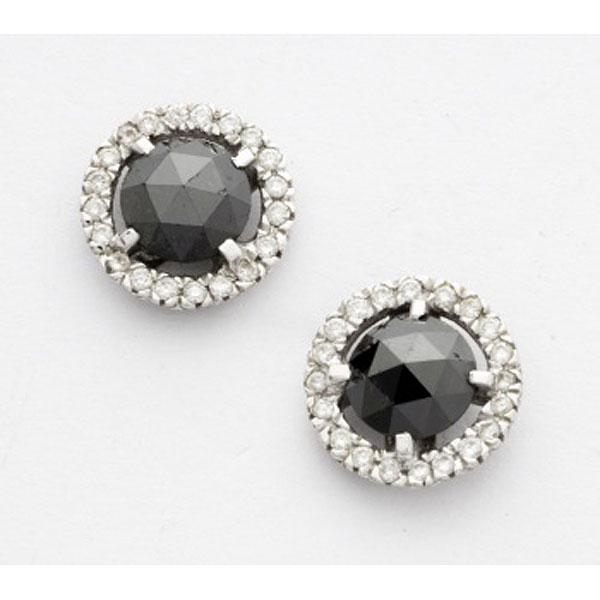 Pendientes en oro blanco con diamantes talla brillante negro central de un peso total de 3 cts. aprox