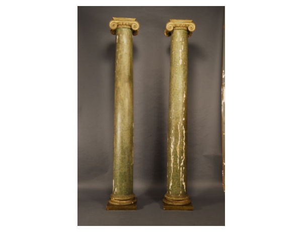 Importante pareja de columnas jónicas Carlos IV