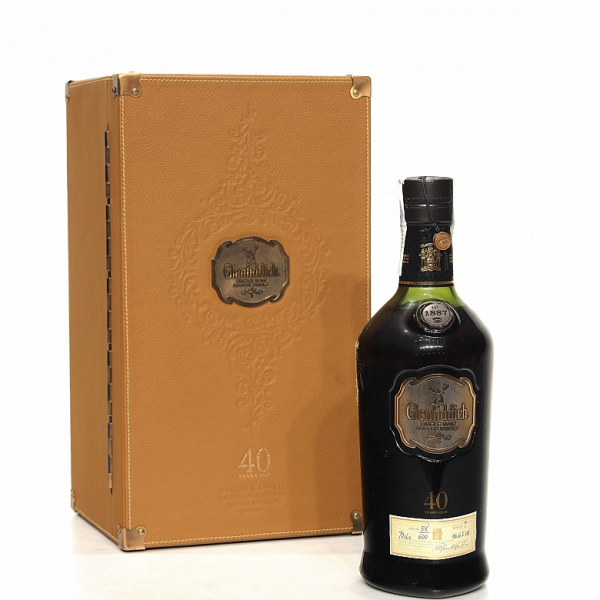 Botella de Whisky escocés "Glenfiddich", 40 años, edición exclusiva, embotellado nº7 de la serie de whiskies de 40 años de Glenfiddich, nº 58 de 600 unidades.