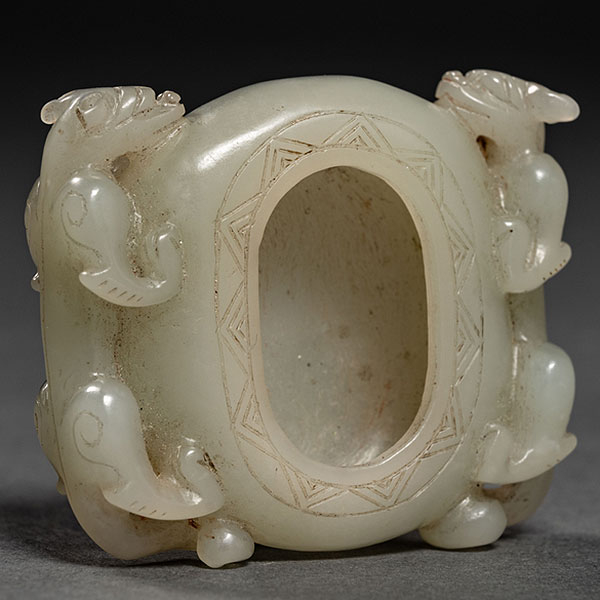 Tintero Chino en jade color verde tallado época Qing(1644-1912)