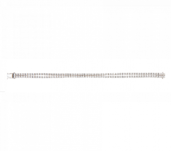 Pulsera doble rivière compuesta por 128 brillantes engastados en garras articuladas.      En oro blanco de 18K.