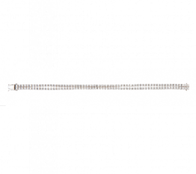 Pulsera doble rivière compuesta por 128 brillantes engastados en garras articuladas.      En oro blanco de 18K.