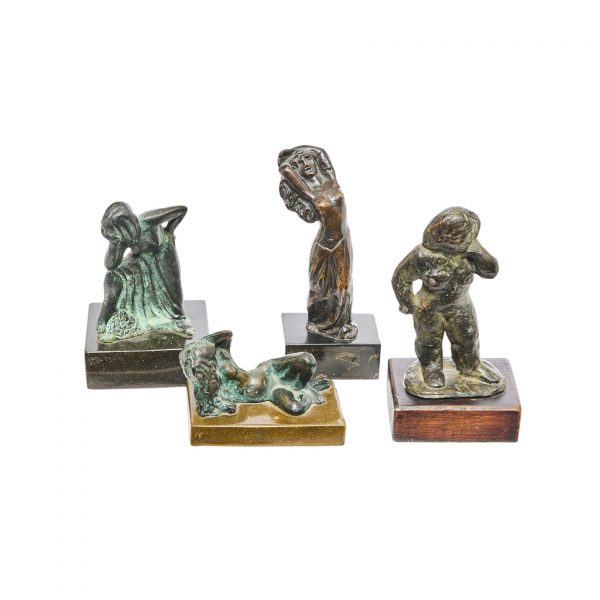 Josep Vilalta Tor (Barcelona, 1949) Figuras femeninas. Conjunto de cuatro esculturas en bronce patinado 