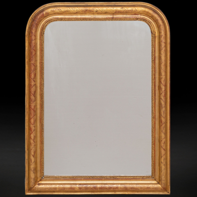 Bonito espejo de pared en forma de medio punto en madera tallada y dorada. Finales del siglo XIX-XX