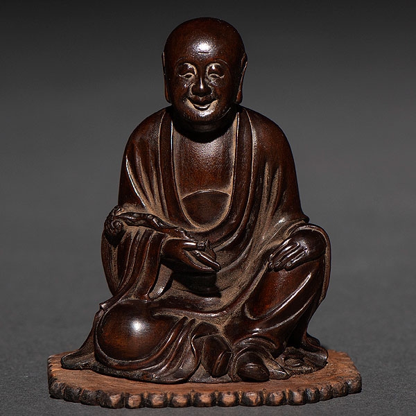 Figura escultórica en madera tallada. Trabajo Chino, Siglo XIX