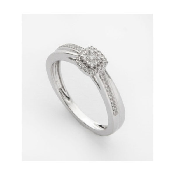 Sortija en oro blanco con cuajado de diamantes talla brillante centrales y laterales con un peso total de 0,20 cts. aprox.