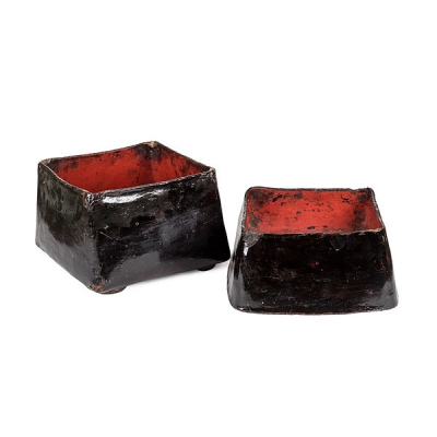Dos cajas para comida en laca negra e interior roja, Birmania S.XIX 