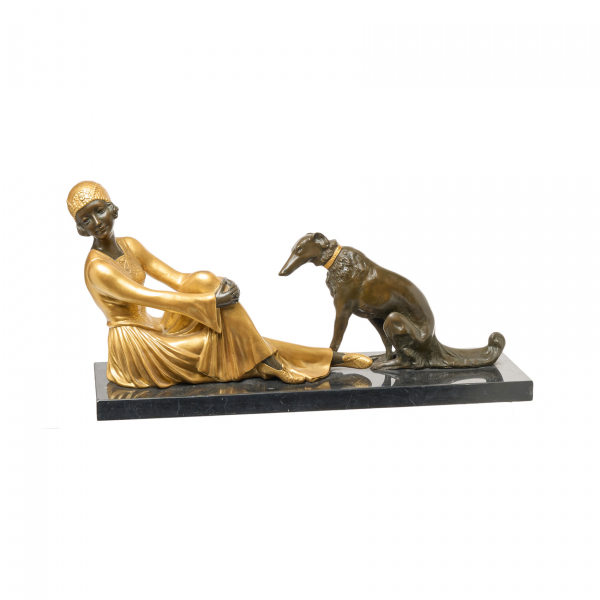 Escuela francesa, s.XX. Joven con galgo. Escultura estilo Art Deco en bronce patinado y dorado sobre peana en mármol negro.