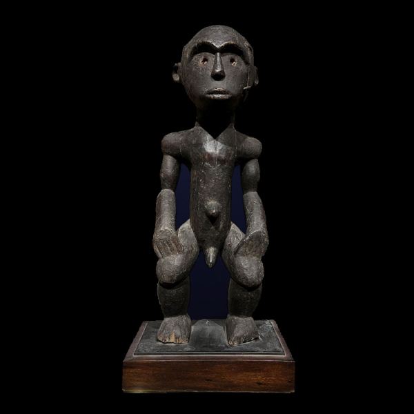 Gran Figura Africana de Mono Fang - Relicario y Guardián del Hogar contra los malos espíritus, África, Camerún siglo XIX - principios siglo XX.