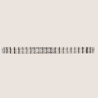 Pulsera rivi&egrave;re en oro blanco con diamantes talla brillante engastados en barras.  