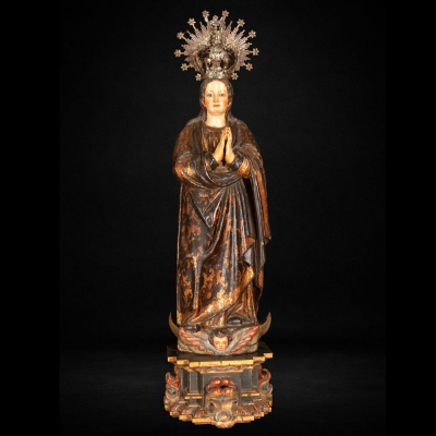 Importante Virgen Inmaculada Primitiva Colonial M&eacute;xico, Siglo XVII.    Madera tallada y policromada.