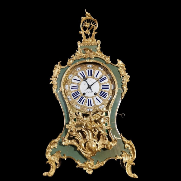 Reloj cartel en chapa de cuerno verde Gille, Siglo XVIII