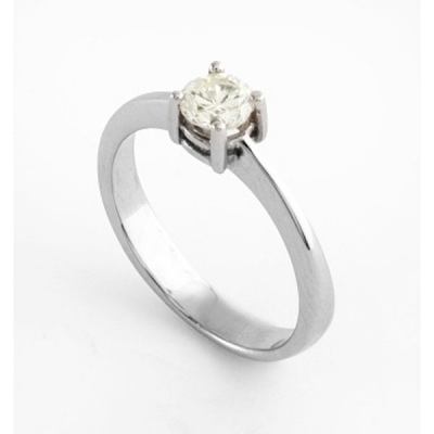 Solitario en oro blanco con diamante talla brillante con un peso total de 0,45 cts. aprox.