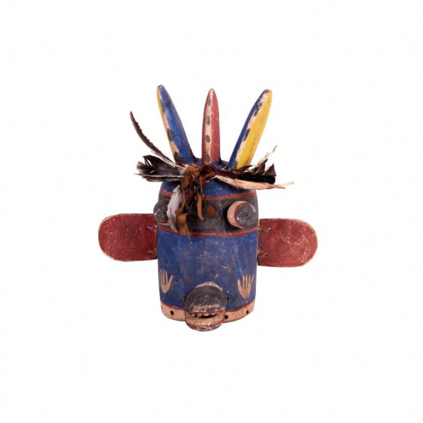Máscara Kachina Hopi en madera policromada y plumas.  
