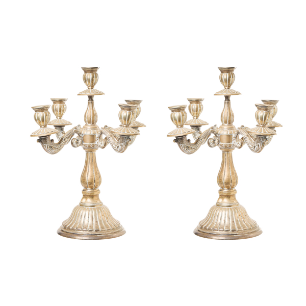 Pareja de candelabros de cinco luces en plata española punzonada con decoración gallonada y de motivos de roleos y acantos, s.XX.