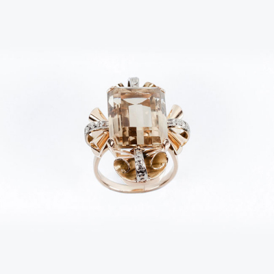 Sortija de época &#039;chevalier&#039; en oro amarillo 18K con gran cuarzo &#039;fumé&#039; 