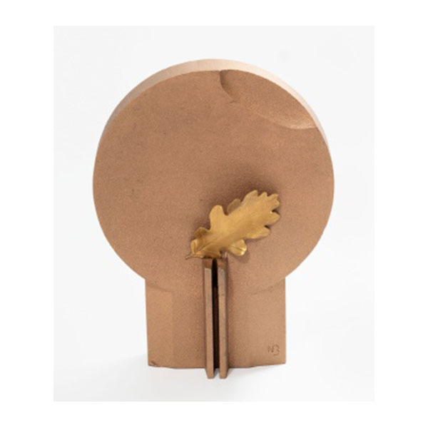 NÉSTOR BASTERRECHEA   (Bermeo, Vizcaya 1924)  "Estela"  Firmado: NB  Bronce dorado 