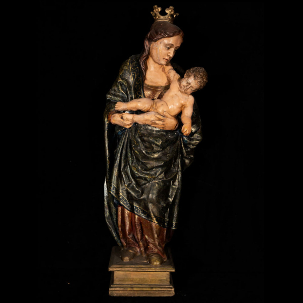 Escultura de Virgen María coronada con el Niño Jesús en brazos, escuela de Italia siglo XVI.