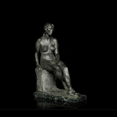 Octavio Vicent (1914-1999) &quot;Mujer sentada&quot;.    Escultura de bronce sobre peana de mármol.