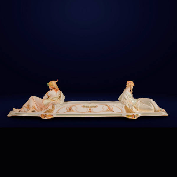 Importante Gran Centro de Mesa Art Nouveau en porcelana de Viena de finales del siglo XIX.