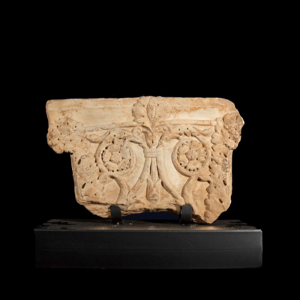 Decorativo Elemento de Friso de estilo Cartaginés . Siguiendo modelos Romanos de la antigua Cartago, probablemente siglo XVI.