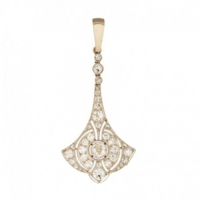 Colgante estilo Art Deco en oro y vistas en platino con diamantes tallas brillante antigua y rosa. 