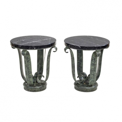 Pareja de mesas Art Deco en forja art&iacute;stica y tapa de m&aacute;rmol C. 1930. 