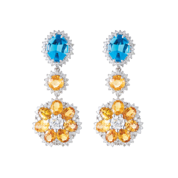 Pendientes largos en oro blanco con rosetones de diamantes talla brillante, agua marina talla oval de 7 x 6 mm. y zafiros naranjas tallas redonda y oval.