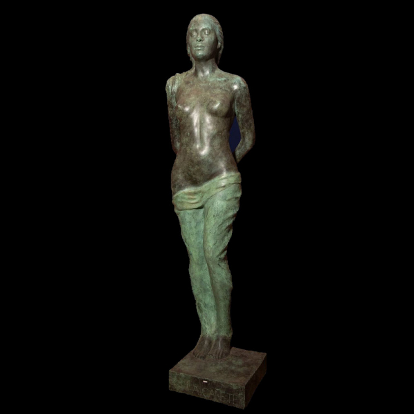 Escultura de "Mujer semidesnuda" de Antonio Cañete (España, siglo XX).   Bronce patinado con base cuadrada.