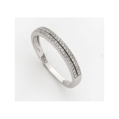 Media alianza en oro blanco con dos filas de diamantes talla brillante con un peso total de 0,15 cts. aprox.
