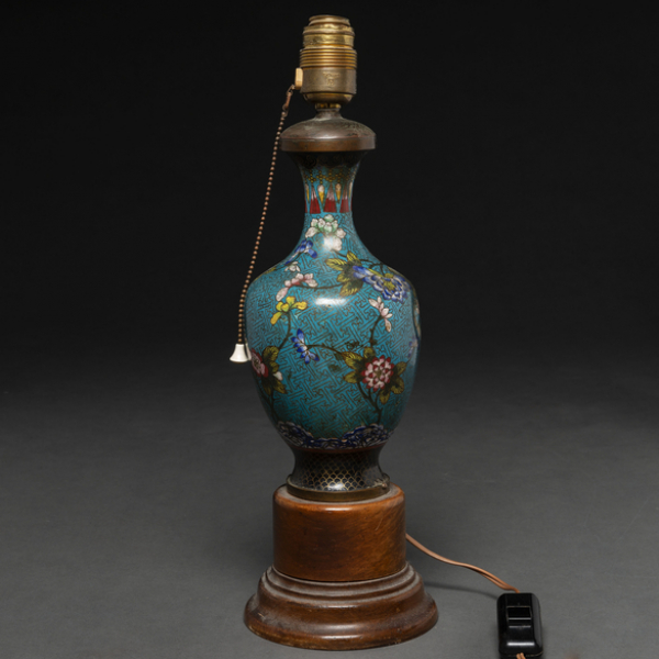 Jarrón chino en esmalte cloisonné adaptados como lámpara. Trabajo Chino, Siglo XIX