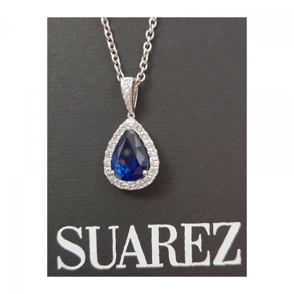 SUAREZ. Gargantilla con zafiro azul Royal Blue de Madagascar talla perilla orlado por diamantes talla brillante.