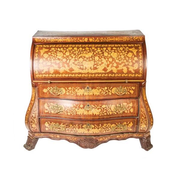 Bureau de cilindro holandés en madera de caoba con marqueterías contrastadas en boj de motivos florales, aves e insectos, fles. del s.XVIII.